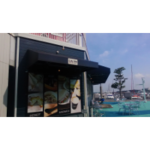 Azimut(アジムット)などのヨット・クルーザーを眺めることができる横浜ベイサイド マリーナのCafe506
